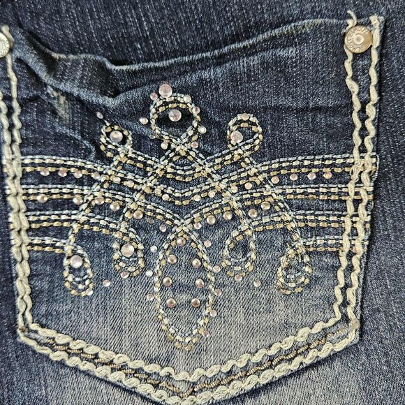 Almost Famous Women's Distressed Bootcut Jeans Sz 22 Med Wash Deco Pockets - Picture 10 of 12